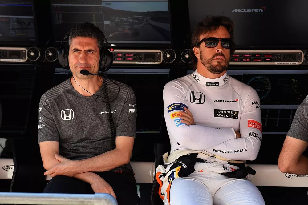 f1-austrian-gp-2017-fernando-alonso-mclaren-andrea-stella-mclaren-engineer