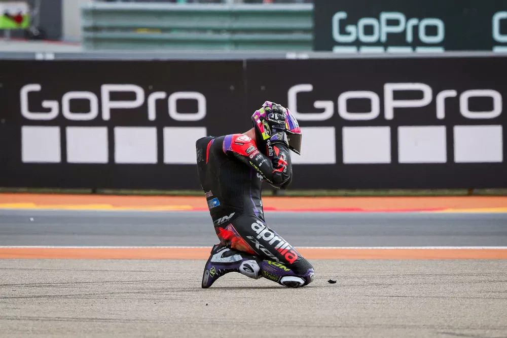 Aleix Espargaro, Aprilia Racing Team crash