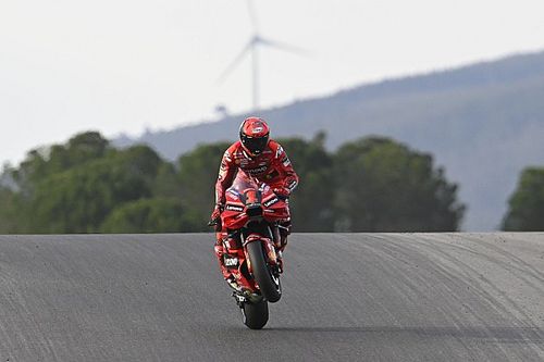 Bagnaia no se da por campeón después de dominar los test