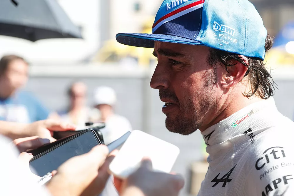 Fernando Alonso, Alpine F1 Team, viene intervistato dopo la gara