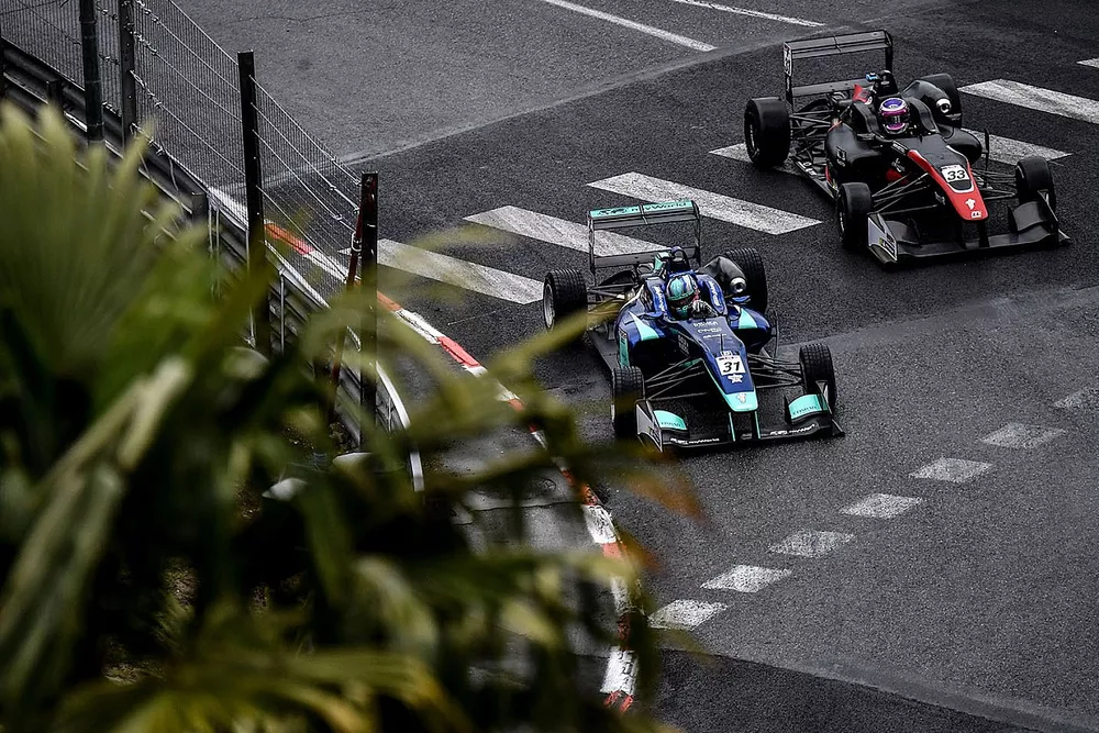 Billy Monger, Carlin
