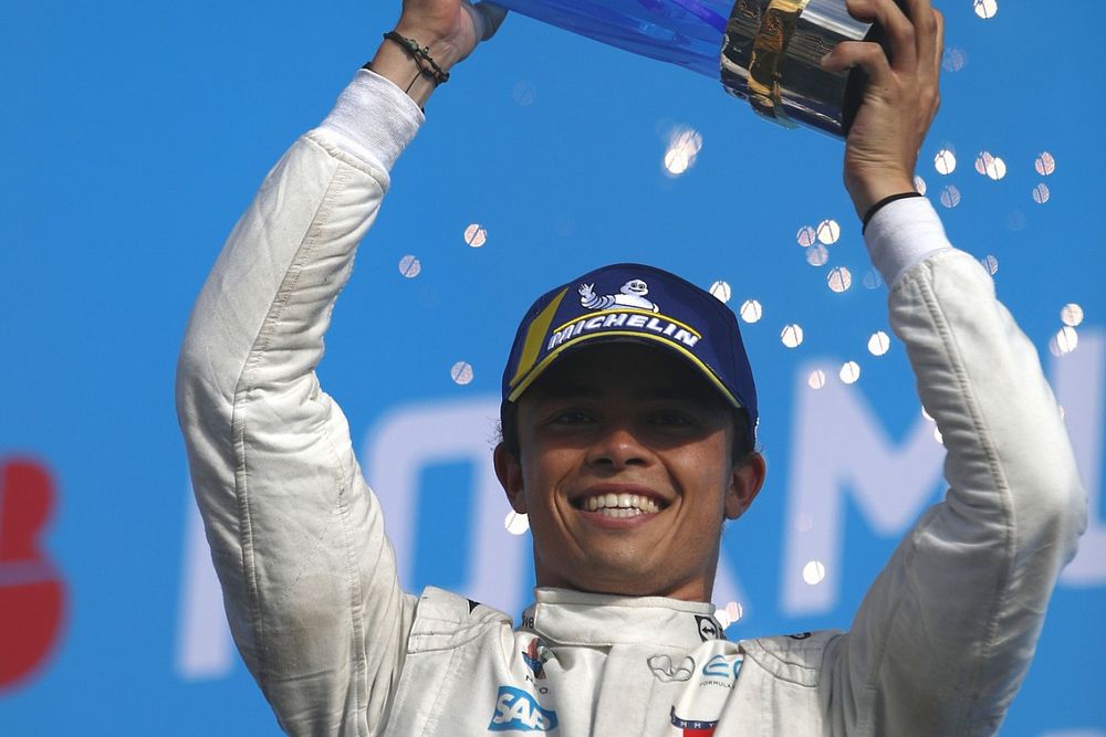 Nyck de Vries, Mercedes-Benz EQ, on the championship podium