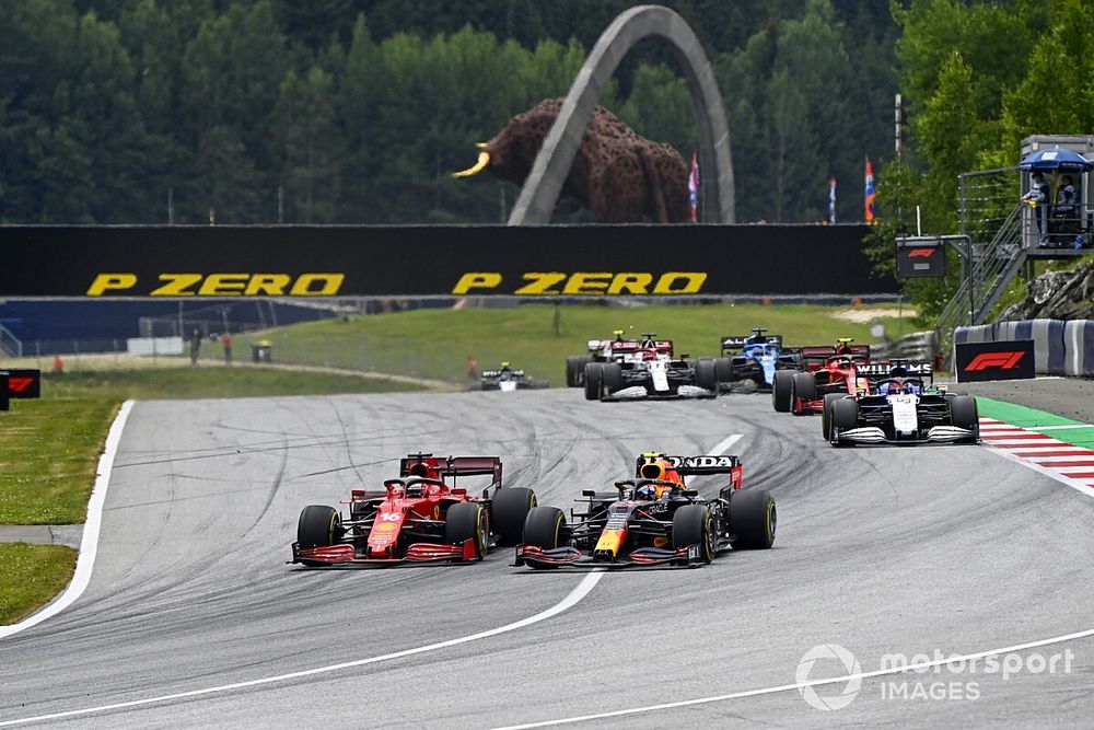 Sergio P&eacute;rez, Red Bull Racing RB16B, Charles Leclerc, Ferrari SF21