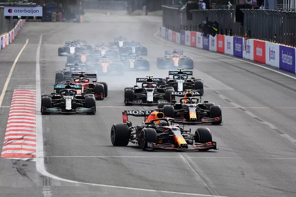 Max Verstappen, Red Bull Racing RB16B, Sergio P&eacute;rez, Red Bull Racing RB16B, Lewis Hamilton, Mercedes W12