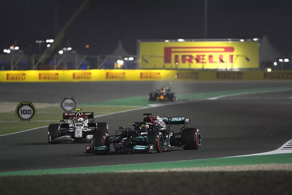 Lewis Hamilton, Mercedes W12, Antonio Giovinazzi, Alfa Romeo Racing C41
