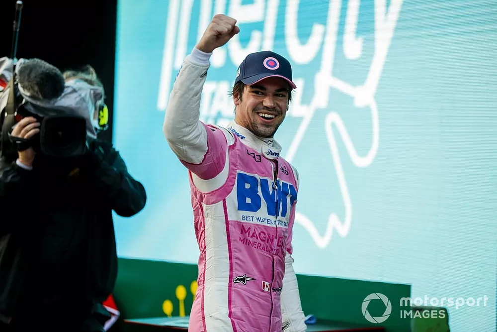 Le poleman Lance Stroll, Racing Point f&ecirc;te dans le parc ferm&eacute;