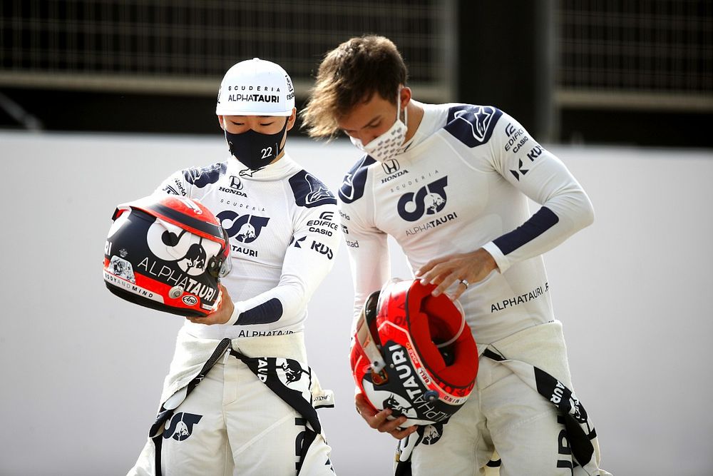 Yuki Tsunoda, AlphaTauri AT02 and Pierre Gasly, AlphaTauri AT02 