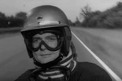 Omaggio a Roger Moore, “ex pilota di Formula 1”
