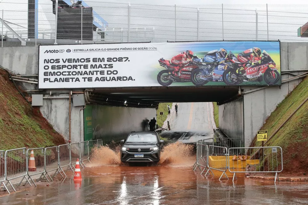 La lluvia inunda el circuito de Goiania, en Brasil