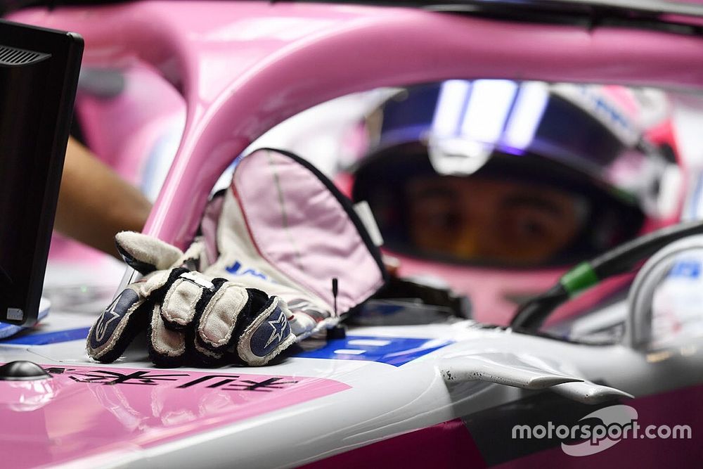 Sergio P&eacute;rez, Force India VJM11 guantes Alpinestars