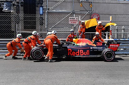 Verstappen se estrella y Ricciardo lidera antes de la clasificación de Mónaco