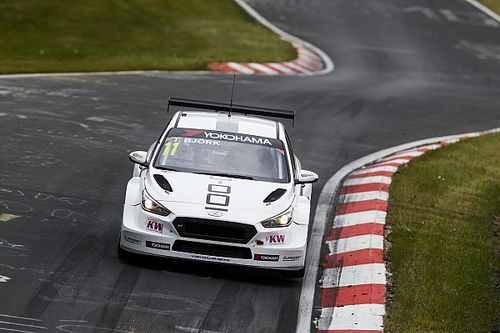 Thed Bj&ouml;rk vuela en el Nordschleife