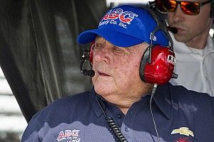 Lenda da Indy, Foyt revela ataque de abelhas e incidente com trator nas férias