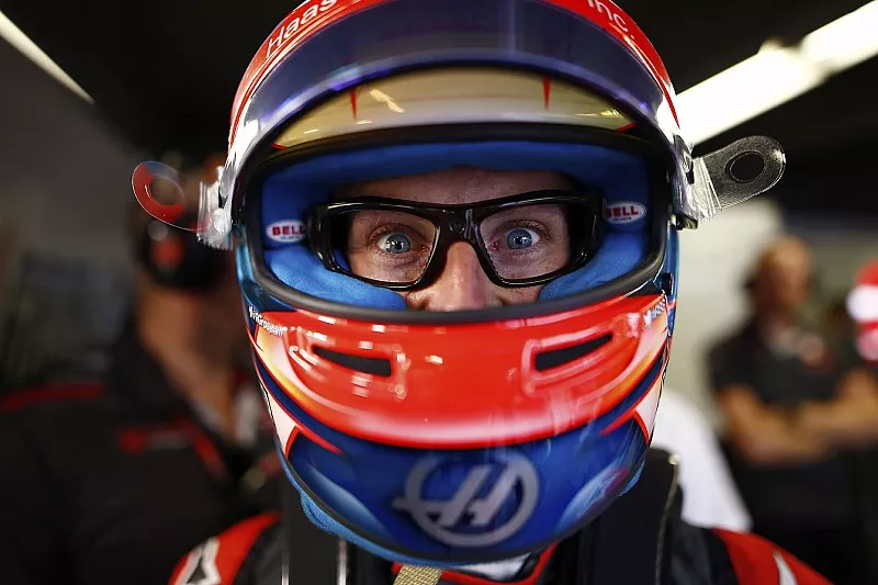 Romain Grosjean, Haas F1 Team, wears glasses containing a television camera.