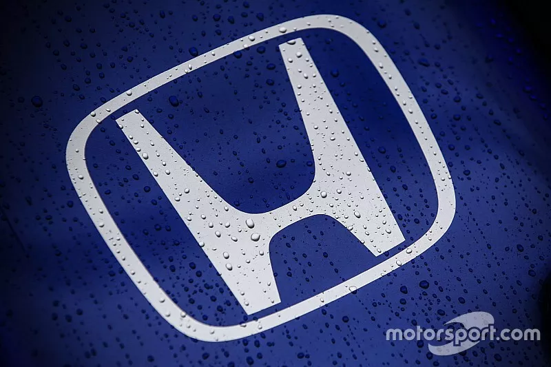 Water on the Honda logo applied to the nose of the Toro Rosso STR13 Honda
