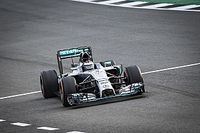 El d&iacute;a que Lorenzo cumpli&oacute; el sue&ntilde;o de probar el Mercedes F1 de Hamilton