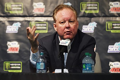 Arrestan al CEO de NASCAR por conducir bajo influencia del alcohol y tenencia de sustancias ilegales
