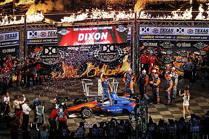 Scott Dixon vince al Texas Speedway e si porta in testa al campionato