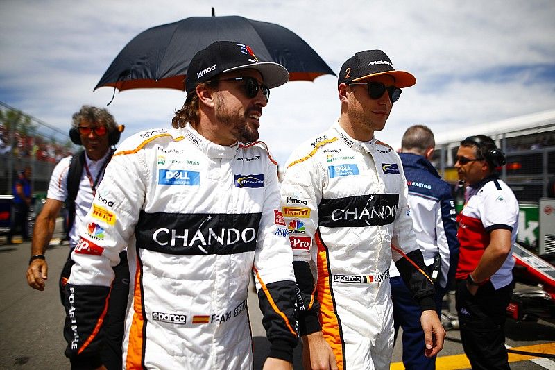 Fernando Alonso, McLaren, y Stoffel Vandoorne, McLaren