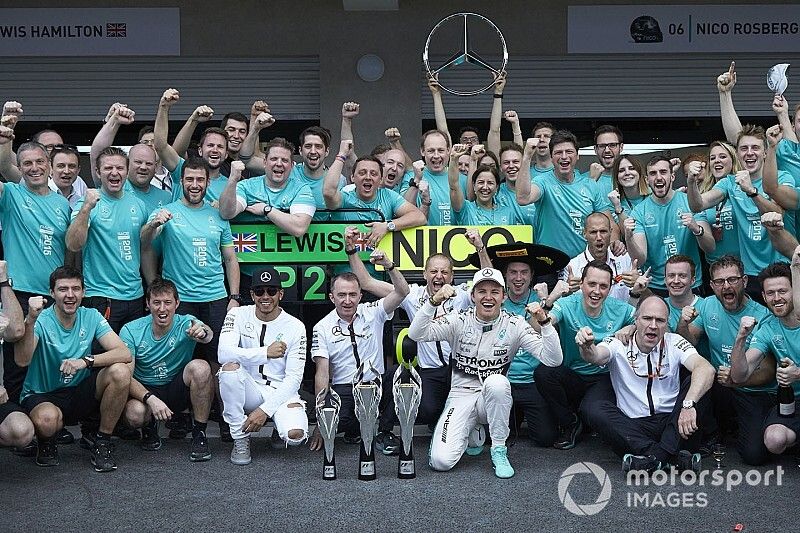 Lewis Hamilton, Mercedes AMG, 2nd Position, Paddy Lowe, Executive Director (Technical), Mercedes AMG, Nico Rosberg, Mercedes AMG, 1st Position, and the Mercedes team celebrate victory