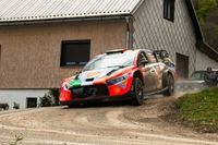 WRC: Neuville y Evans siguen su emocionante pelea en Croacia