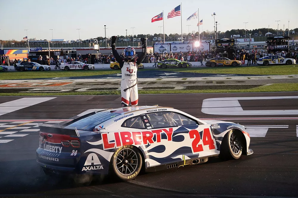 Ganador de la carrera William Byron, Hendrick Motorsports, Liberty University Chevrolet Camaro