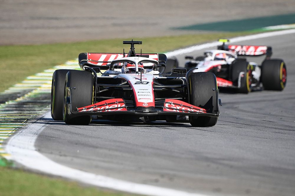 Kevin Magnussen, Haas VF-23, Nico Hulkenberg, Haas VF-23