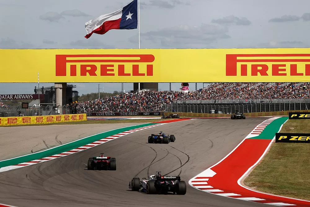 Alex Albon, Williams FW45, Valtteri Bottas, Alfa Romeo C43, Kevin Magnussen, Haas VF-23