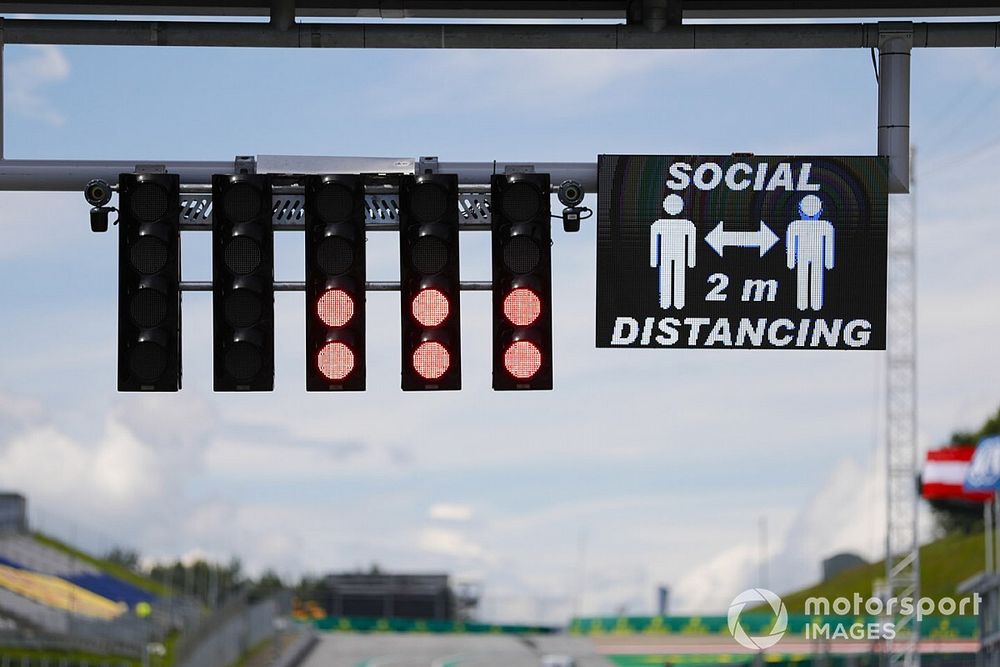 Social Distancing reminder on start finish straight