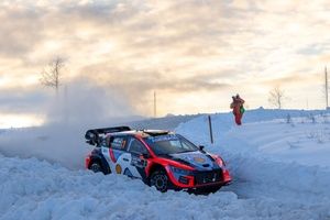 WRC Suecia: Neuville vuela para colocarse en el podio, con Evans l&iacute;der