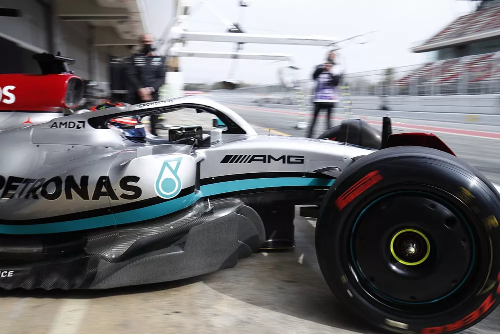 George Russell, Mercedes W13, leaves the garage