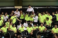 Para evitar demissões, Mercedes manda funcionários para trabalho em campeonato de vela