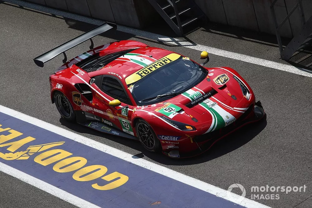 #52 AF Corse Ferrari 488 GTE EVO: Daniel Serra, Miguel Molina 