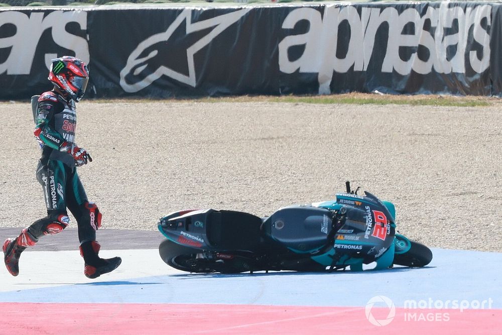 Fabio Quartararo, Petronas Yamaha SRT después de la caída