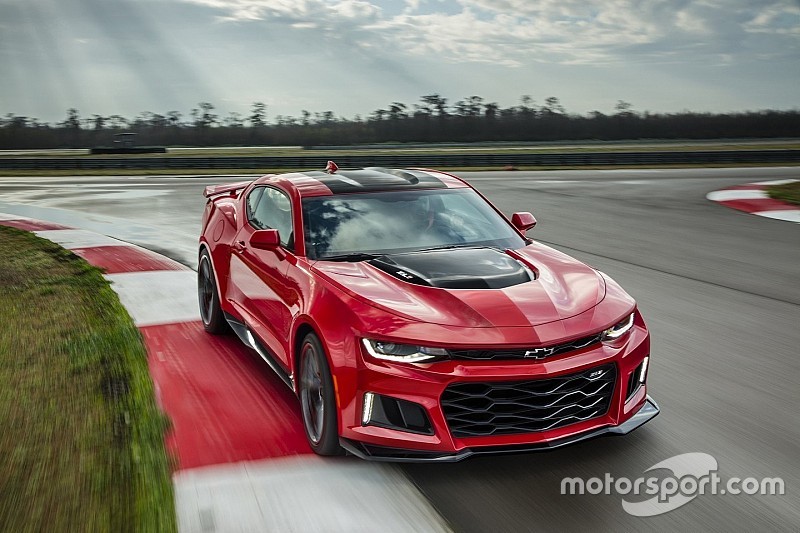Video: Prototype Chevrolet Camaro eindigt in vangrail Nürburgring