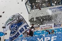 En su cumplea&ntilde;os, Rossi gan&oacute; por primera vez con un Ford