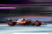 Hamilton resignado: "Soy rápido, pero no logro juntar una buena vuelta"