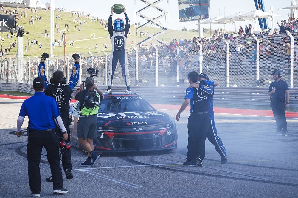 Ross Chastain, TrackHouse Racing, ONX Homes / iFly Chevrolet Camaro celebrates his victory