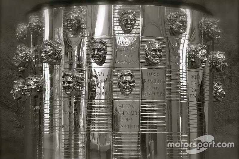 Simon Pagenaud sur le Borg-Warner Trophy