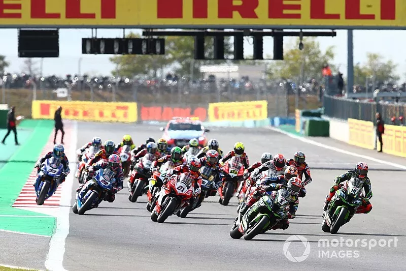 Jonathan Rea, Kawasaki Racing Team, en tête au départ