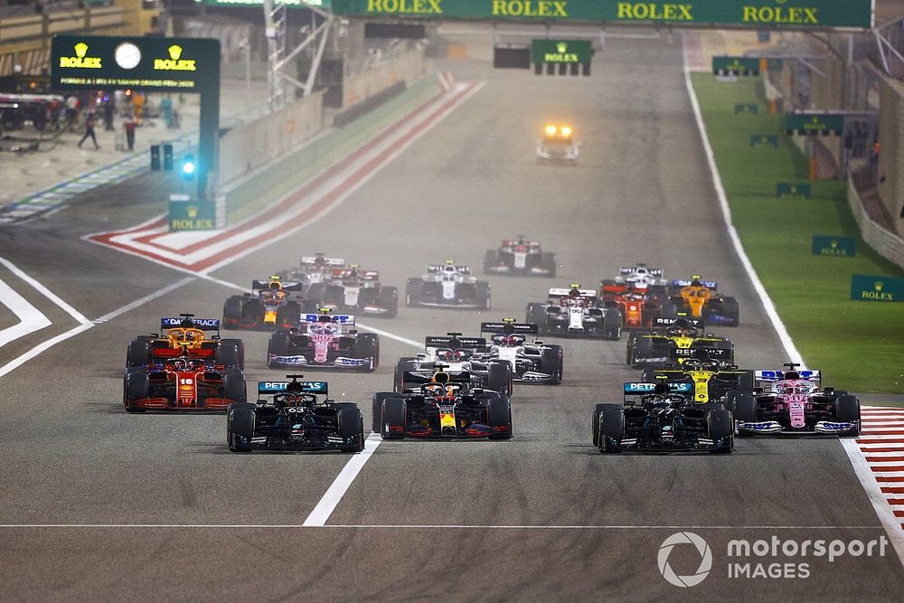 George Russell, Mercedes F1 W11, Valtteri Bottas, Mercedes F1 W11, Max Verstappen, Red Bull Racing RB16, Charles Leclerc, Ferrari SF1000, Sergio P&eacute;rez, Racing Point RP20, al inicio