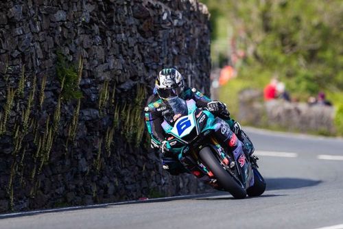 Isla de Man TT 2024: Dunlop gana en Supersport y logra su 28ª victoria