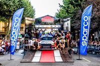 Llarena zn&oacute;w się uśmiecha