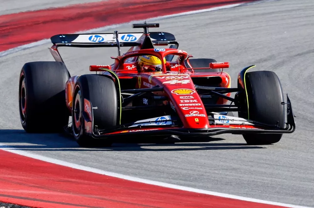 Lewis Hamilton, Ferrari SF-24 tijdens Pirelli-test
