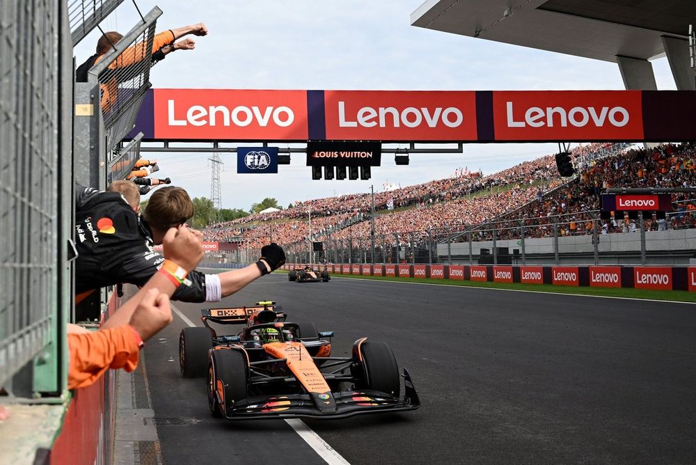 Lando Norris, McLaren, Oscar Piastri, McLaren