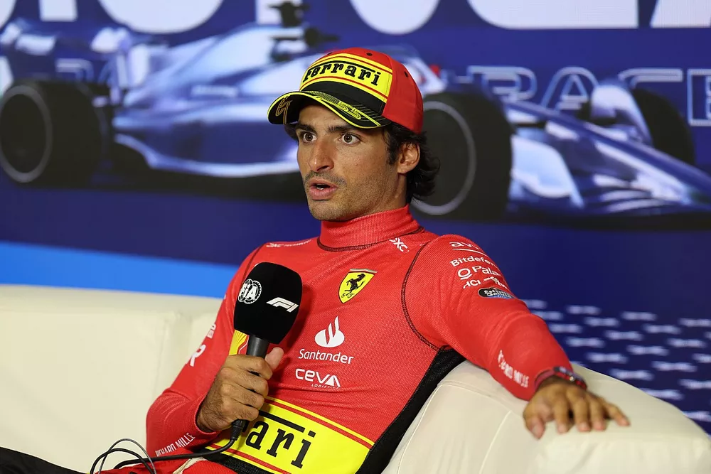 Carlos Sainz, Scuderia Ferrari, 3&ordf; posici&oacute;n, en la rueda de prensa