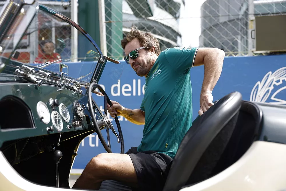Fernando Alonso, Aston Martin F1 Team