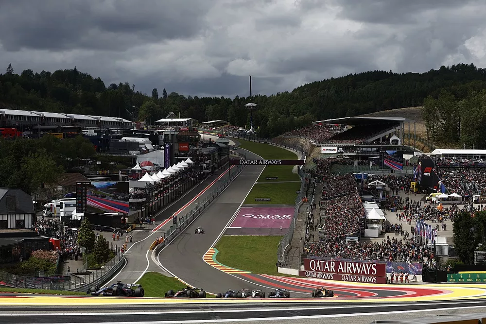 Esteban Ocon, Alpine A523, leads Zhou Guanyu, Alfa Romeo C43, Logan Sargeant, Williams FW45, and the remainder of the field at the start