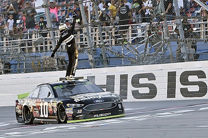 Almirola trionfa a Talladega e si assicura un posto nel prossimo turno di Playoff NASCAR Cup