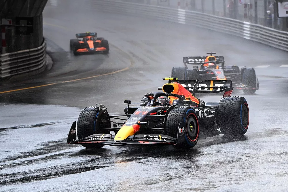Sergio Perez, Red Bull Racing RB18, Max Verstappen, Red Bull Racing RB18, Lando Norris, McLaren MCL36